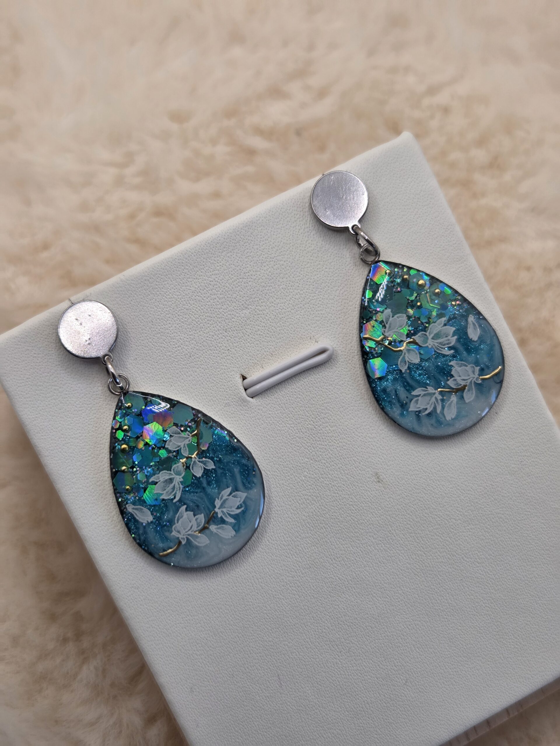 💧 Boucles d’oreilles goutte “Magnolia Émeraude” – Acier inoxydable – Image 3