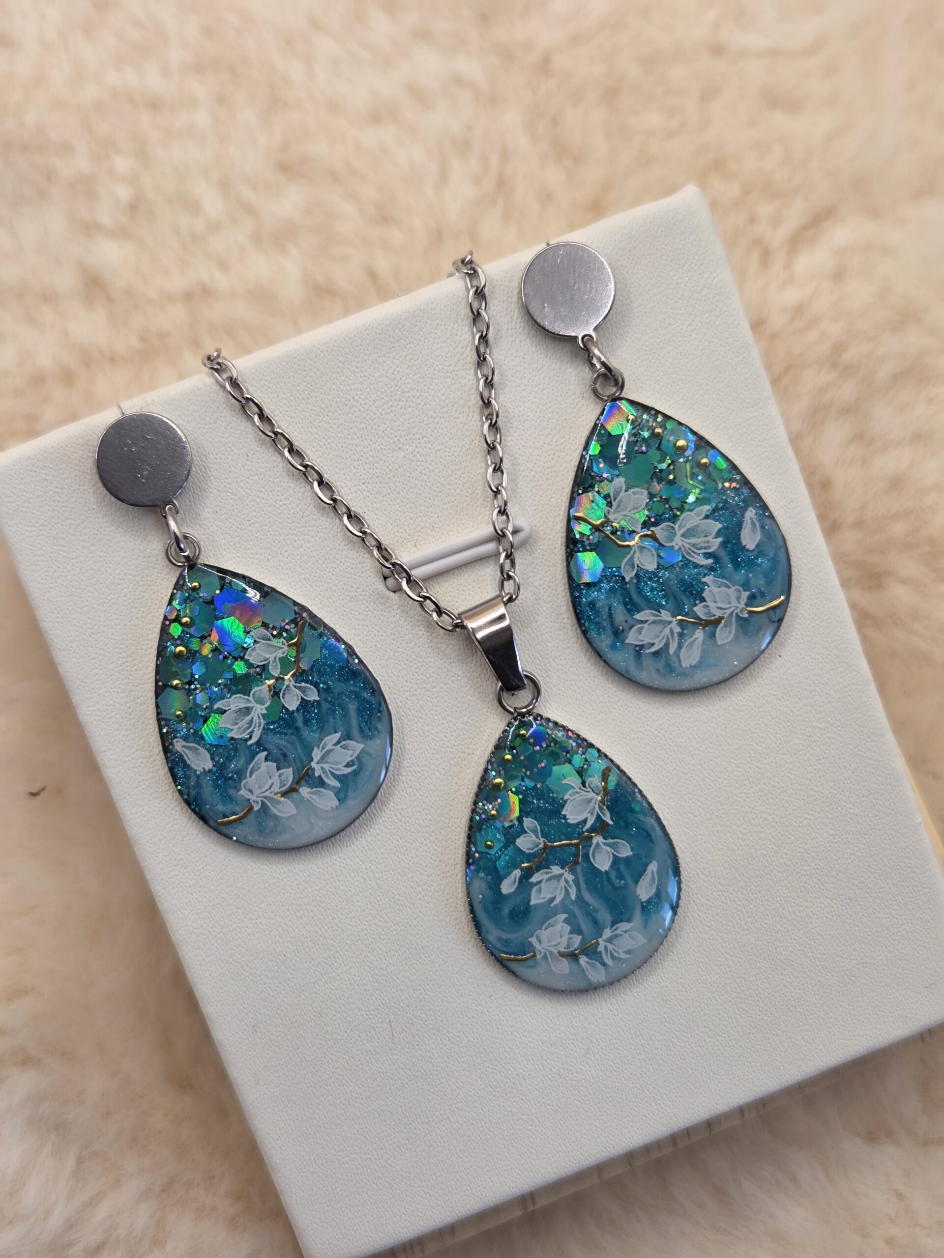 💧 Pendentif “Magnolia Émeraude” – Acier inoxydable – Image 5