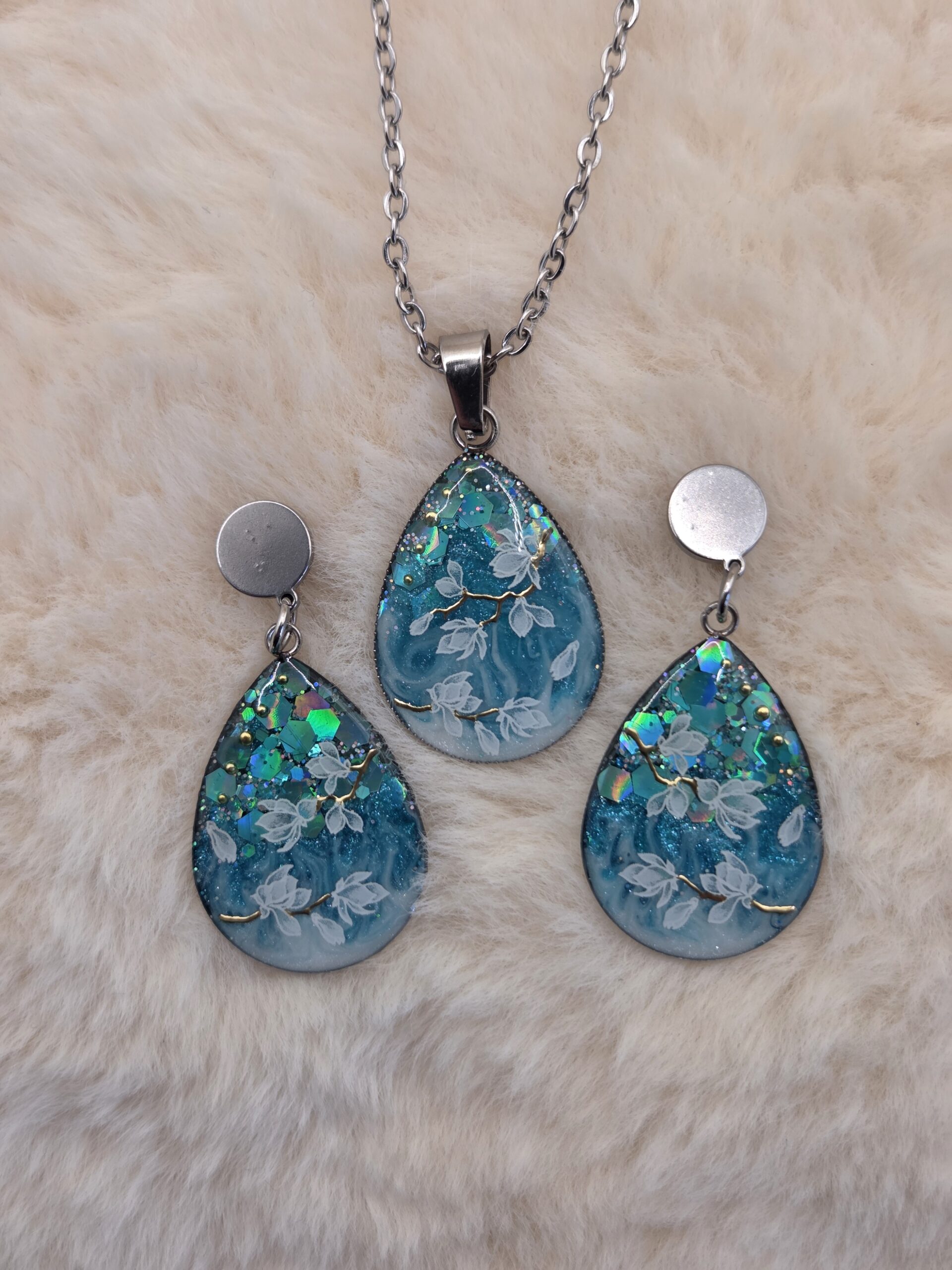 💧 Pendentif “Magnolia Émeraude” – Acier inoxydable – Image 2