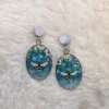 🐝 Boucles d’oreilles ovales scintillantes – Abeille & éclats floraux ✨