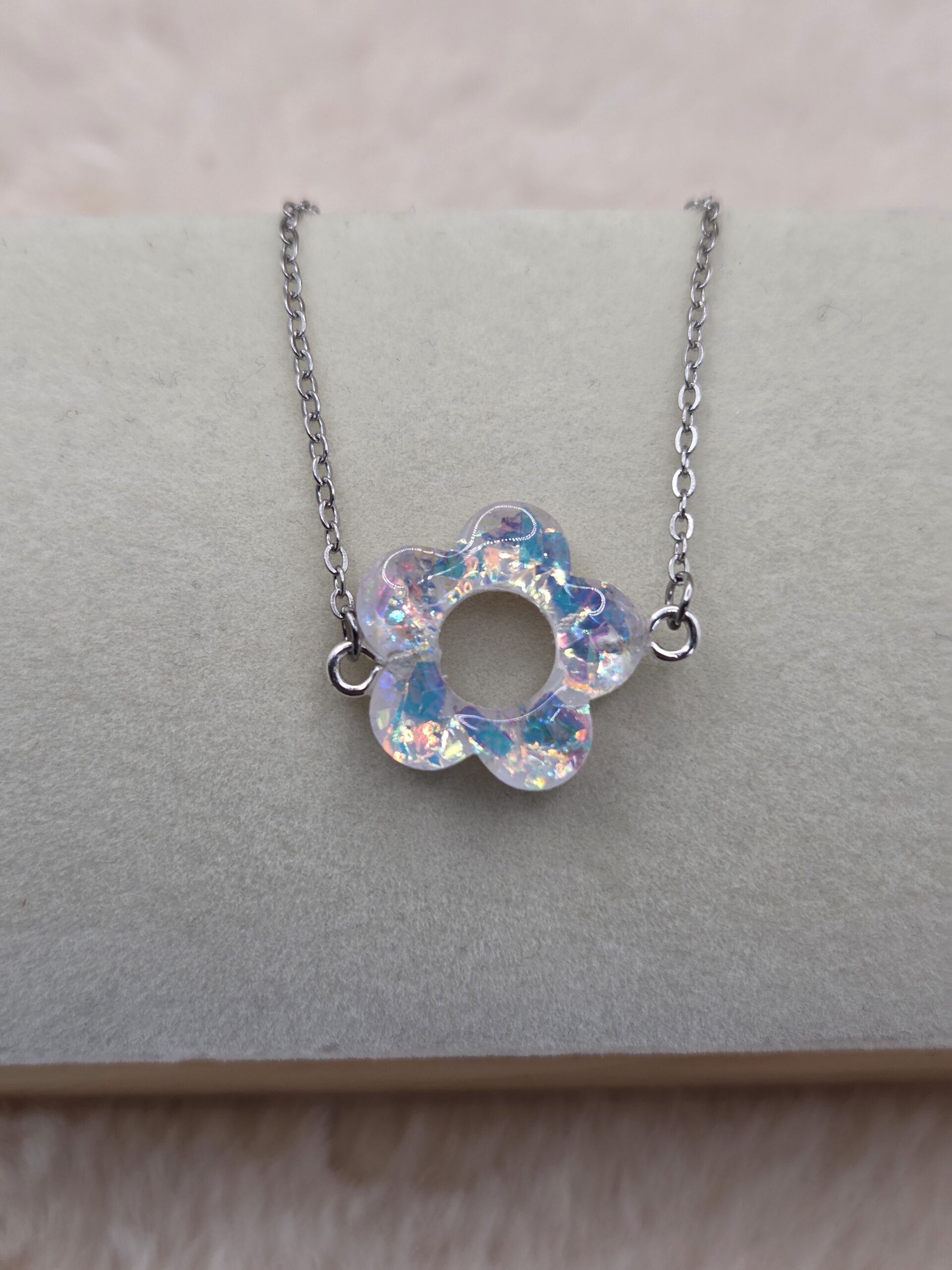 🌸 Bracelet fleur irisée – Résine & acier inoxydable