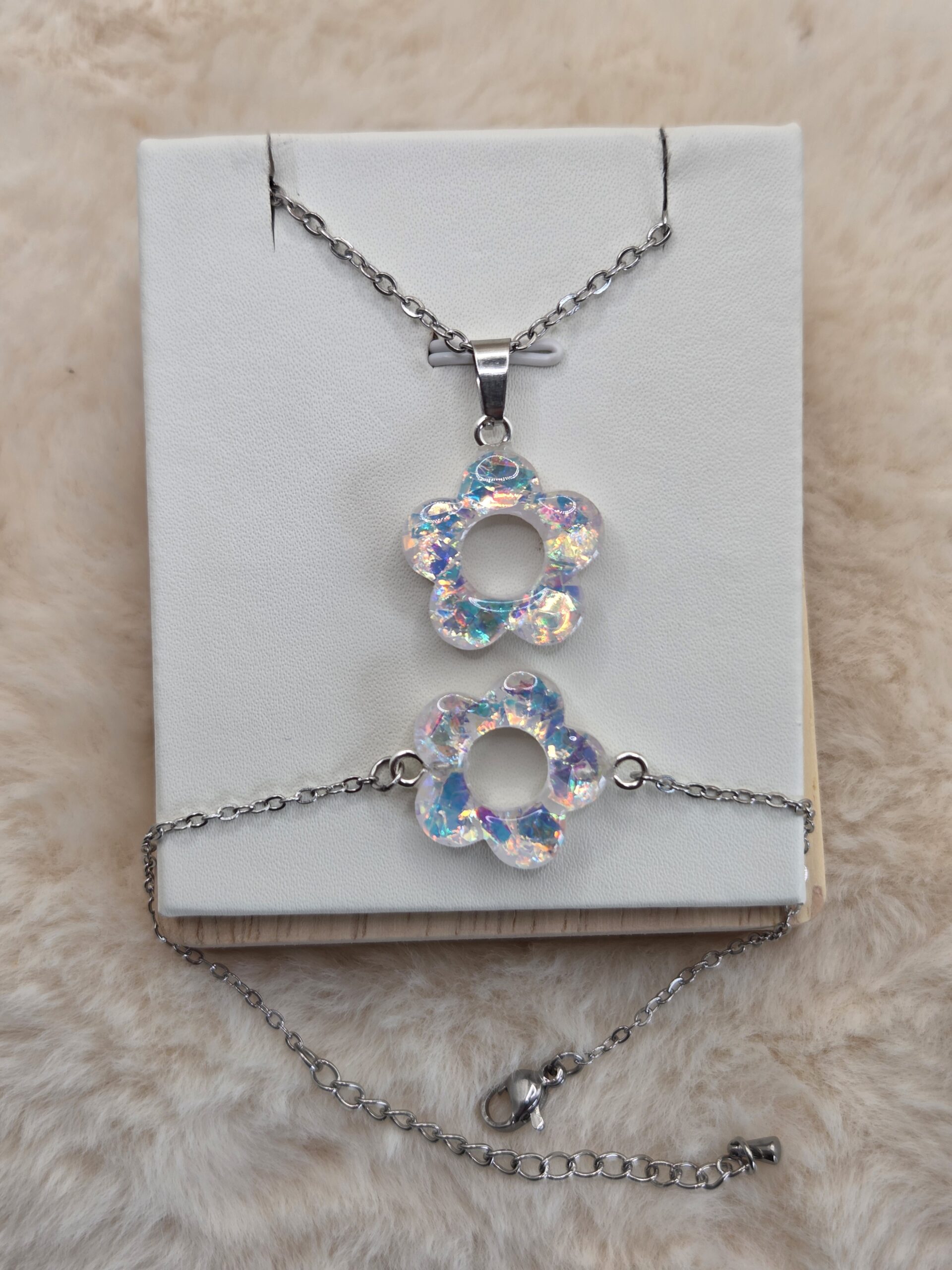🌸 Pendentif fleur irisée – Résine & chaîne en acier inoxydable – Image 3